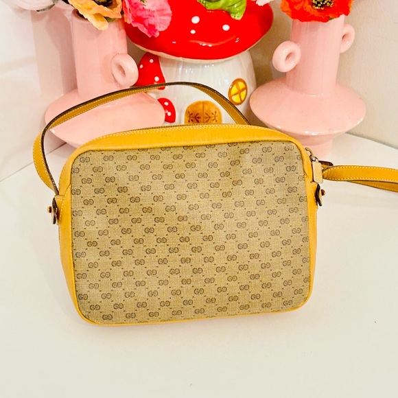 Gucci shoulder bag with iconic gg logo - Picture 15 of 16